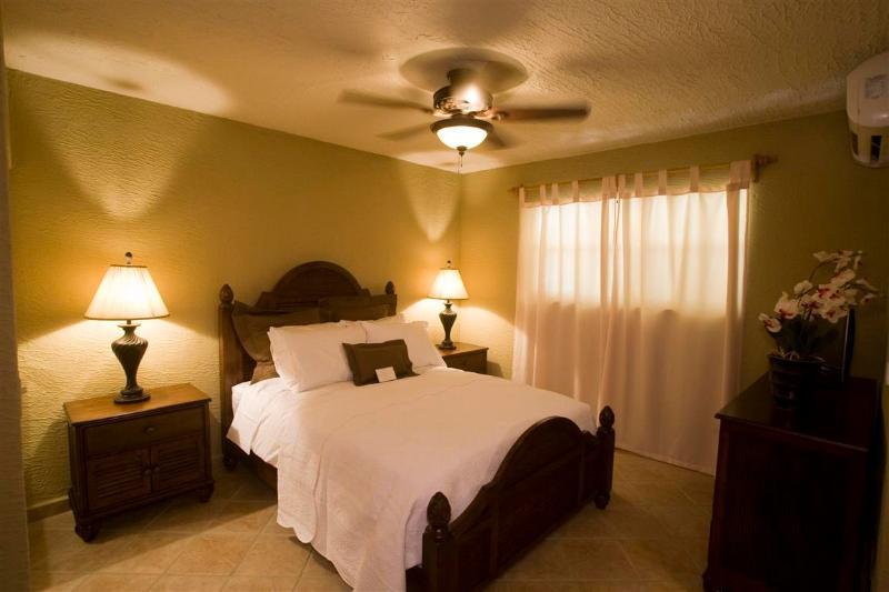 Clarion Suites Roatan At Pineapple Villas French Harbour Eksteriør billede
